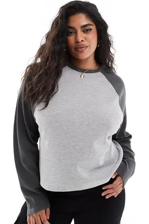 ASOS ASOS DESIGN Curve raglan long sleeve top in waffle in charcoal and