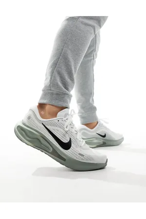 Nike Journey Run sneakers in and light green