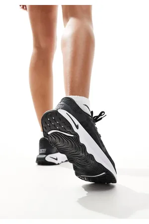 Nike Motiva sneakers in and white