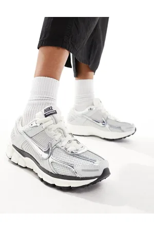 Nike Zoom Vomero 5 sneakers in and silver