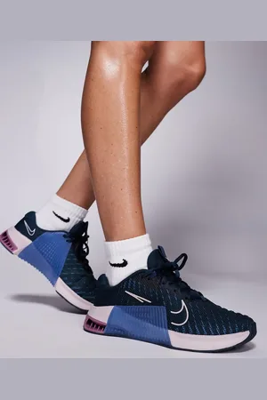 Nike Metcon 9 sneakers in and pink
