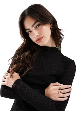 VERO MODA Textured lettuce edge layering top in