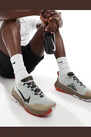 Nike Trail Wildhorse 8 sneakers in and khaki