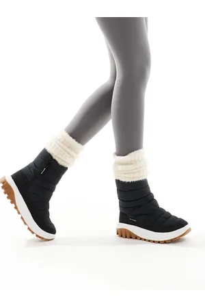 Columbia Snowtrot mid snow boots in and sea salt