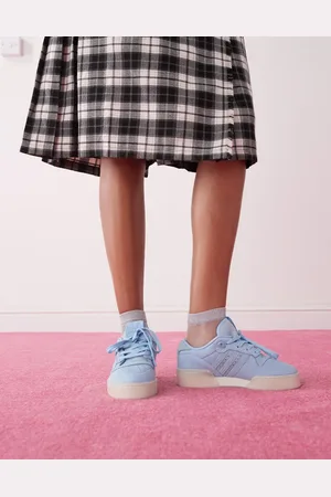 adidas Rivarly Lux Low sneakers in light