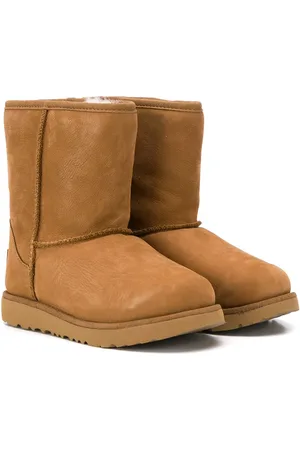 UGG Botas con detalles de costuras