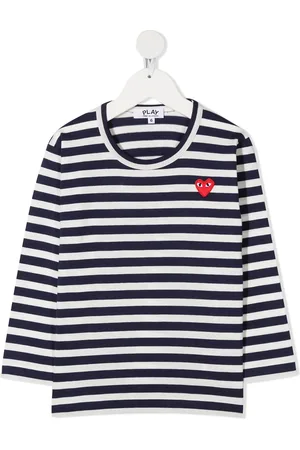 Comme des Garçons Playera a rayas con parche de corazón
