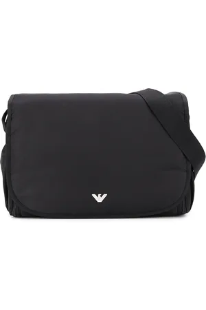 Emporio Armani Pañalera con placa del logo