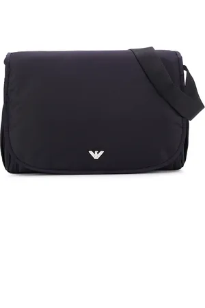 Emporio Armani Pañalera con placa del logo