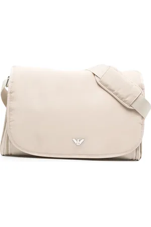 Emporio Armani Pañalera con placa del logo