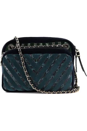 CHANEL Bolsa cámara con motivo chevron 2010