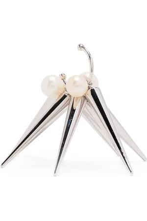 E.M. Aretes con detalles de púas y perlas