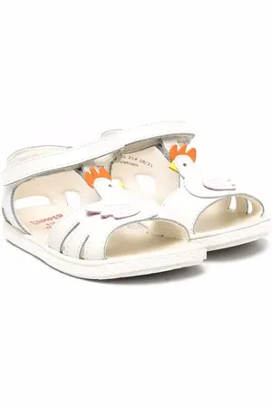Camper Sandalias con detalles de aberturas