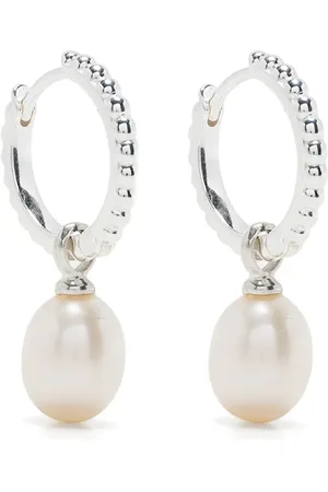 Dower and Hall Arracadas Timeless Oval Pearl Charm