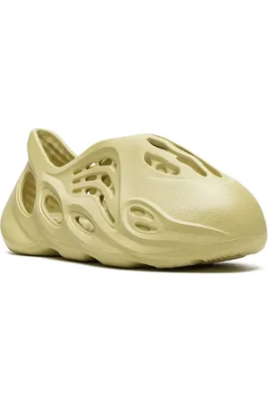 adidas Tenis YEEZY Foam Runner Sulfur
