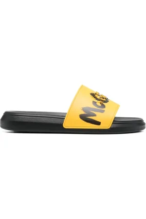 Alexander McQueen Flip flops con logo en grafiti