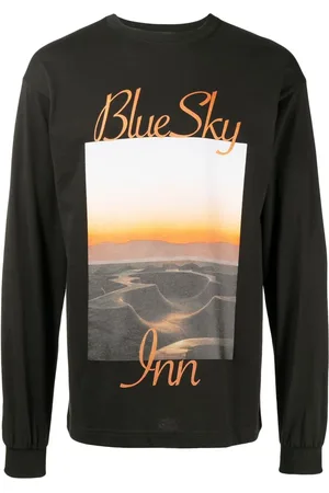 BLUE SKY INN Playera con estampado de fotografía