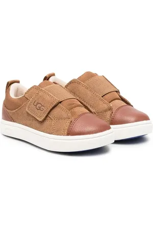 UGG Tenis con logo en relieve y cierre autoadherente