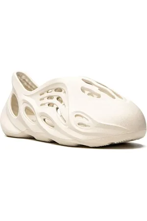 adidas Tenis Foam Runner Sand de adidas Kids x YEEZY