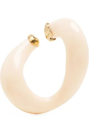 Beatriz Palacios Arete earcuff con diseño remodelado