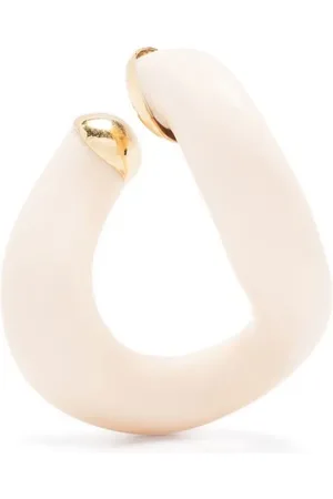 Beatriz Palacios Arete earcuff con diseño remodelado