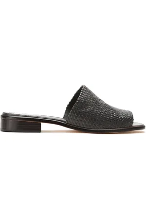 Sarah Chofakian Mules Trama