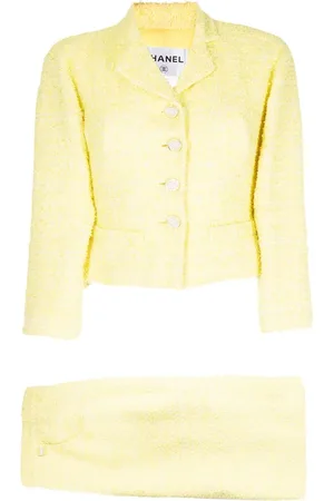 CHANEL Traje con falda y botones 2010