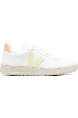 Veja Tenis bajos con agujetas V-10