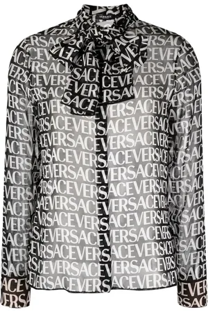 VERSACE Blusa con moño en el cuello y logo abstracto estampado