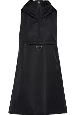 Prada Vestido corto con logo triangular y capucha
