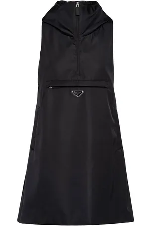 Prada Vestido corto con logo triangular y capucha