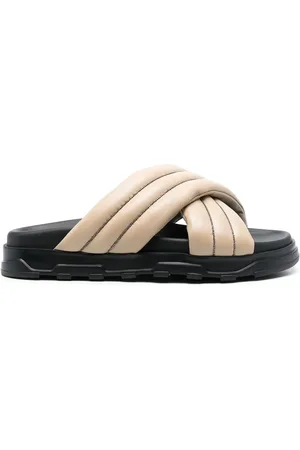 Fabiana Filippi Flip flops capitonadas con detalle de mostacillas