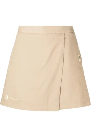 Chocoolate Shorts cruzados con logo bordado