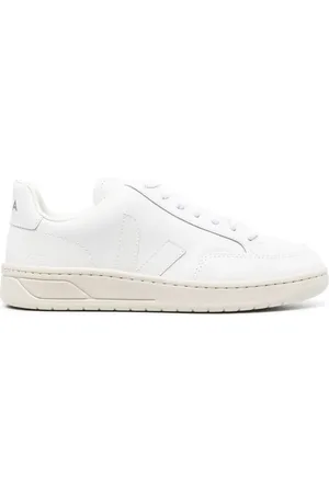 Veja Tenis bajos con agujetas