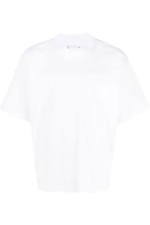 SACAI Playera con logo bordado y bolsillo de parche