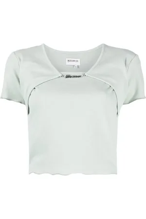 Musium Div. Playera a capas con placa del logo