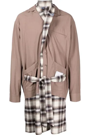 Maison Mihara Yasuhiro Abrigo estilo camisa con detalle a capas