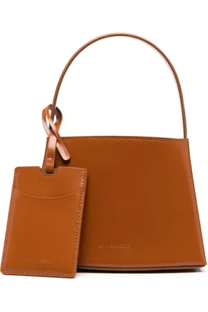Low Classic Tote curvada mini con logo en relieve
