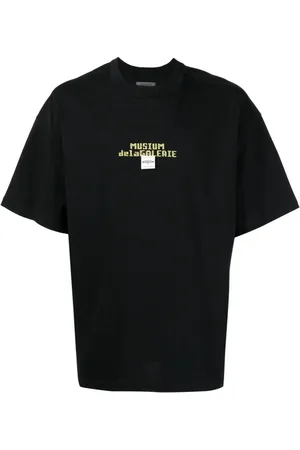 Musium Div. Playera con logo estampado