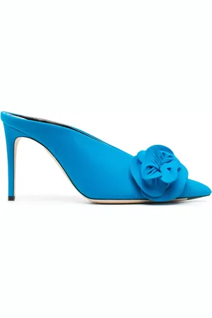 Victoria Beckham Mules con aplique floral y tacó de 105mm
