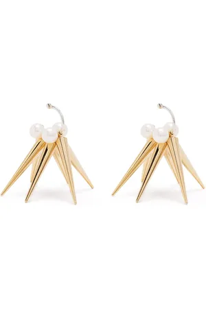 E.M. Aretes con detalles de púas y perlas