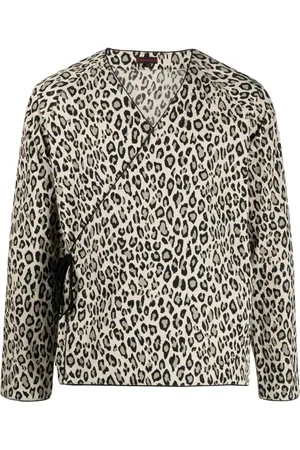 CLOT Camisa con cuello en V y estampado de leopardo