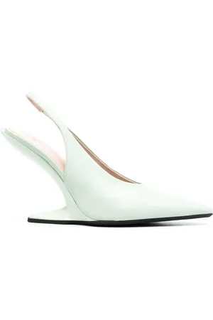 Nº21 Zapatillas con tira trasera