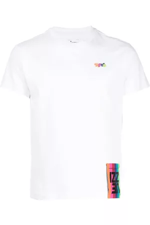 Izzue Playera con parche del logo