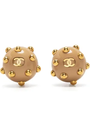 CHANEL Aretes de clip con logo CC 2000