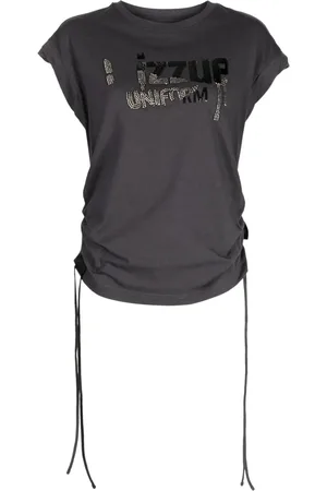 Izzue Playera con logo y detalles