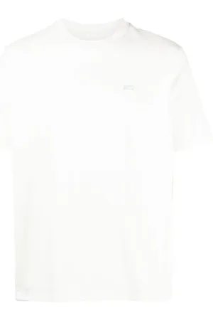 Izzue Playera con parche del logo