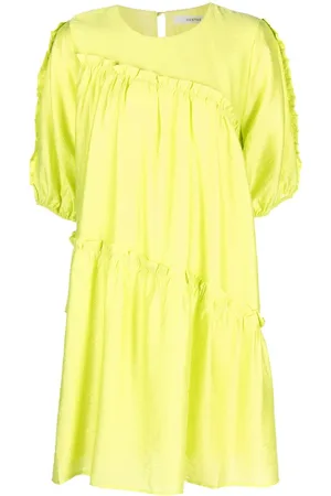 Gestuz Vestido manga corta con detalle de volantes