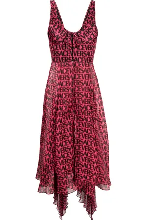 VERSACE Vestido de seda asimétrico con logo estampado