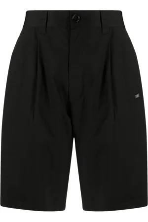Izzue Bermudas con placa del logo